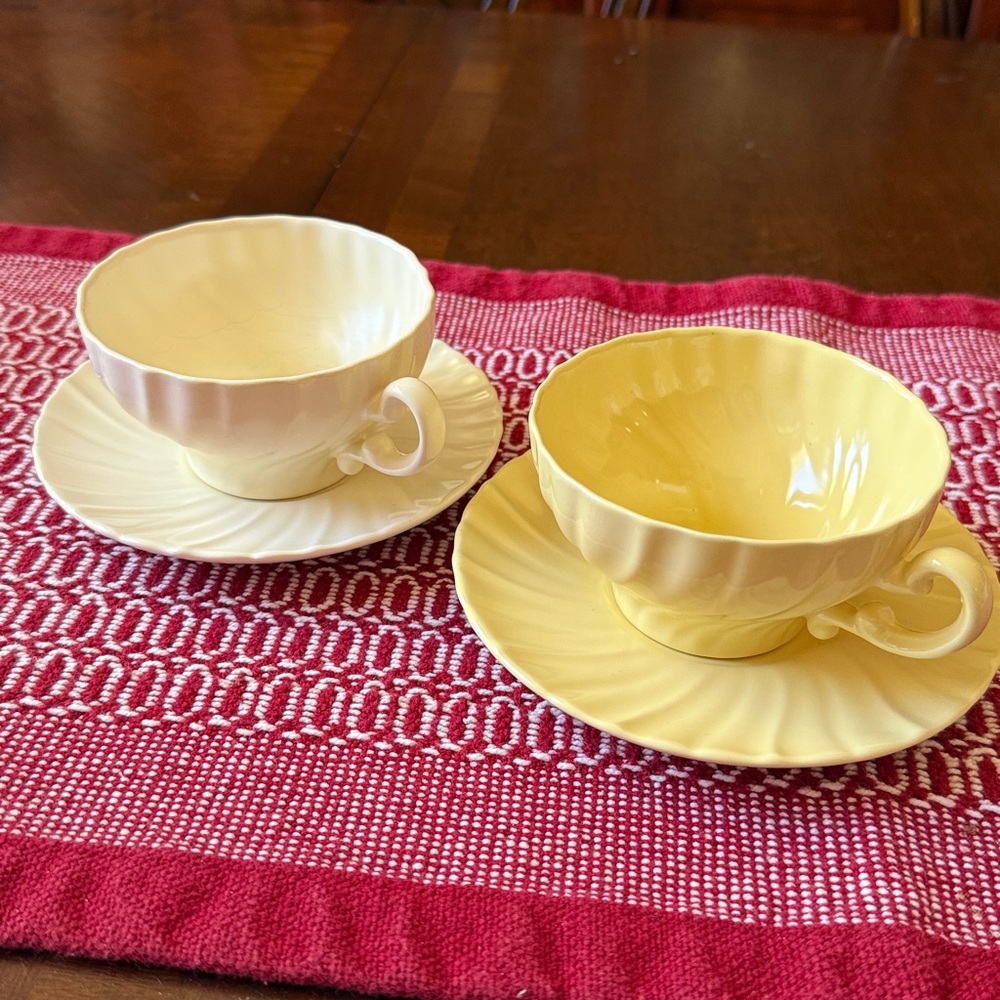 VINTAGE FRANCISCAN WARE CORONADO PASTEL WHITE & YELLOW 2 SETS TEACUP & SAUCER